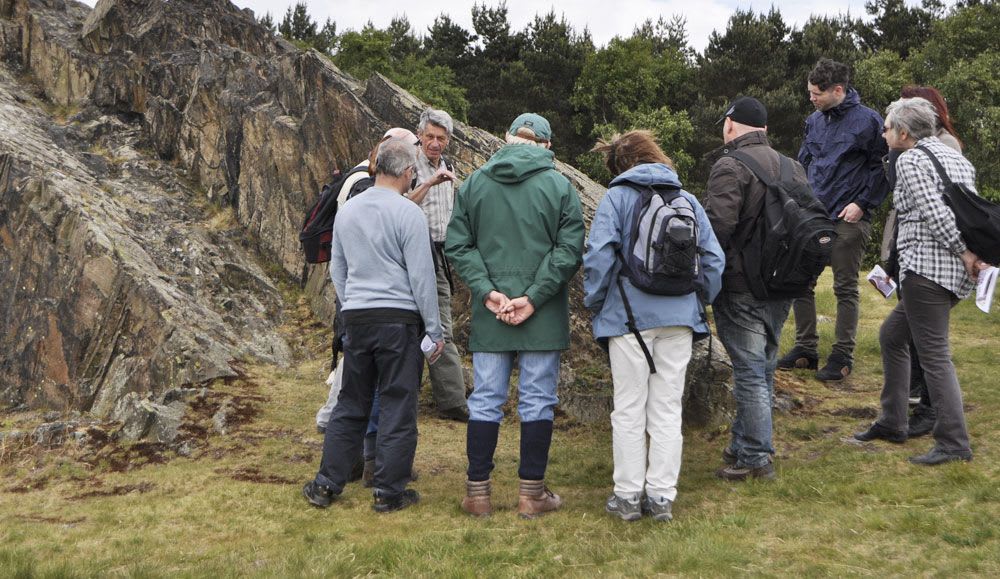 John Martin leads the Geology walk discussion
